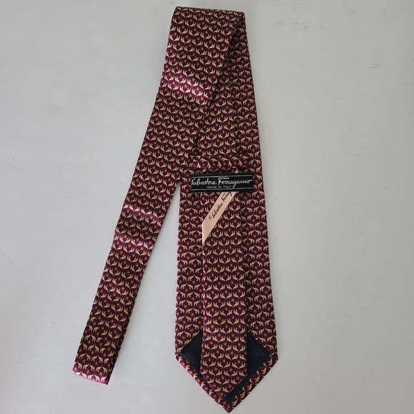 Salvatore Ferragamo Men's Burgundy Elephant 100% Silk Tie MSRP $220 NWOT - Picture 4 of 4
